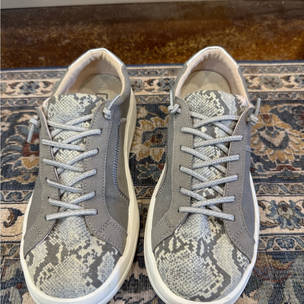 Like New HeyDudes Size 8 Women's Sneakers